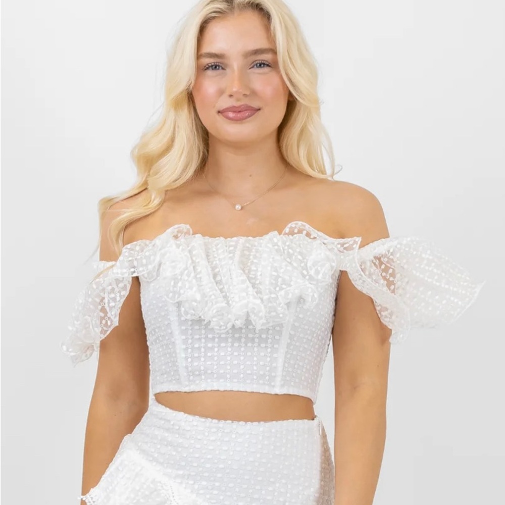Blu Spero: “Dare To Fail Off Shoulder Lace Crop Top”